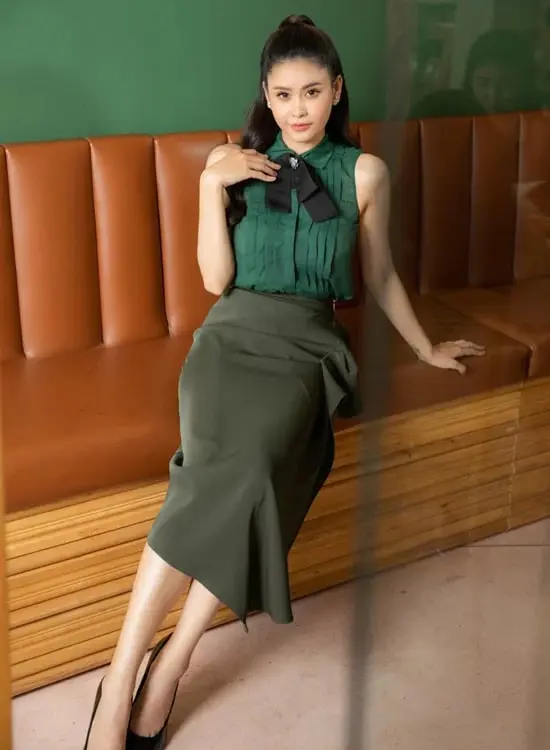 Gợi ý chọn đồ khoe chân thon từ Trương Quỳnh Anh 8 Gợi ý chọn đồ khoe chân thon từ Trương Quỳnh Anh