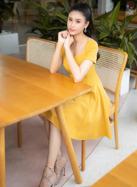 Gợi ý chọn đồ khoe chân thon từ Trương Quỳnh Anh 10 Gợi ý chọn đồ khoe chân thon từ Trương Quỳnh Anh
