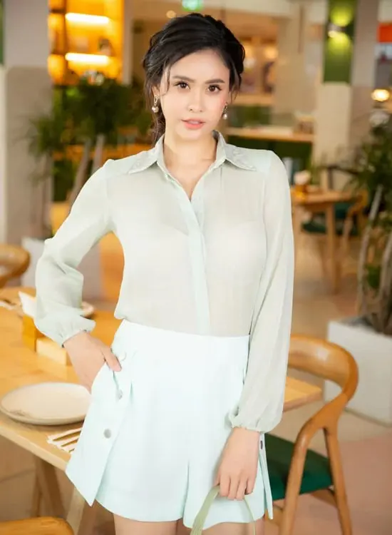 Gợi ý chọn đồ khoe chân thon từ Trương Quỳnh Anh 6 Gợi ý chọn đồ khoe chân thon từ Trương Quỳnh Anh